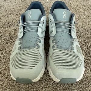 On Cloud Women’s Cloud 5 Low Top Sneaker Surf/Cobble - Size 8.5